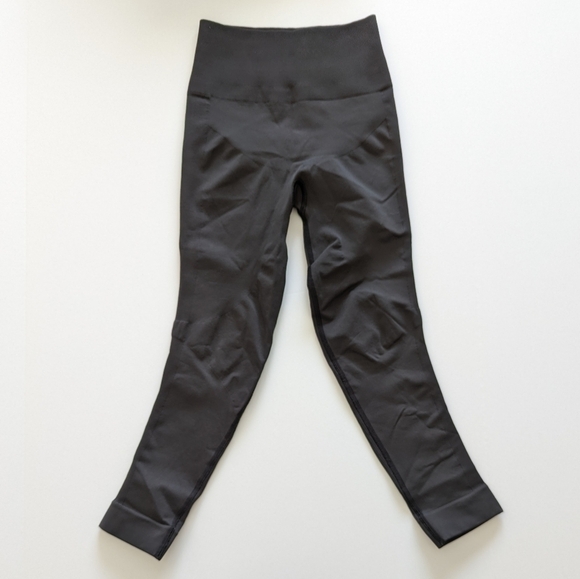 Lululemon | Zone In Crops Slate Gray Sz 4 - Picture 1 of 10